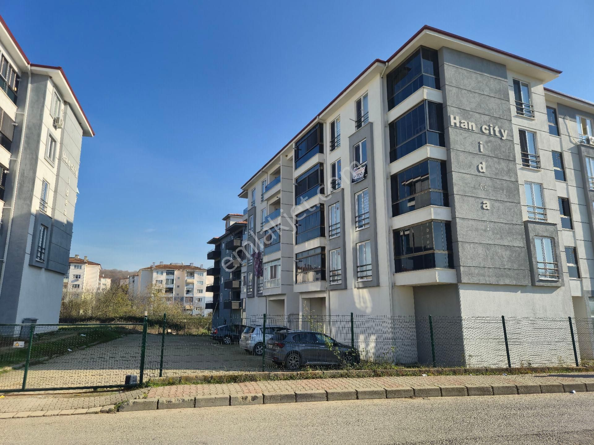 Realty World'dan Adapazarı Korucukta 110m2 2 Balkonlu Arakat 3+1 - Görsel 4