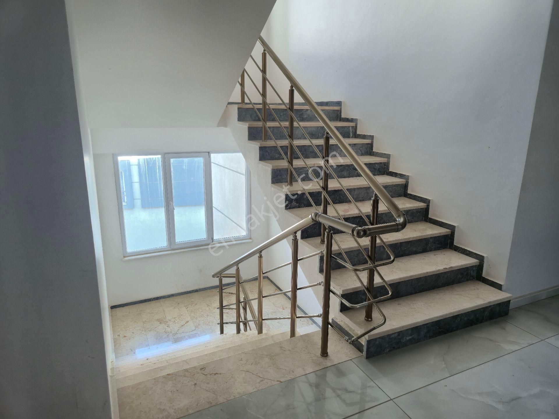 Realty World'dan Adapazarı Korucukta 110m2 2 Balkonlu Arakat 3+1 - Görsel 8