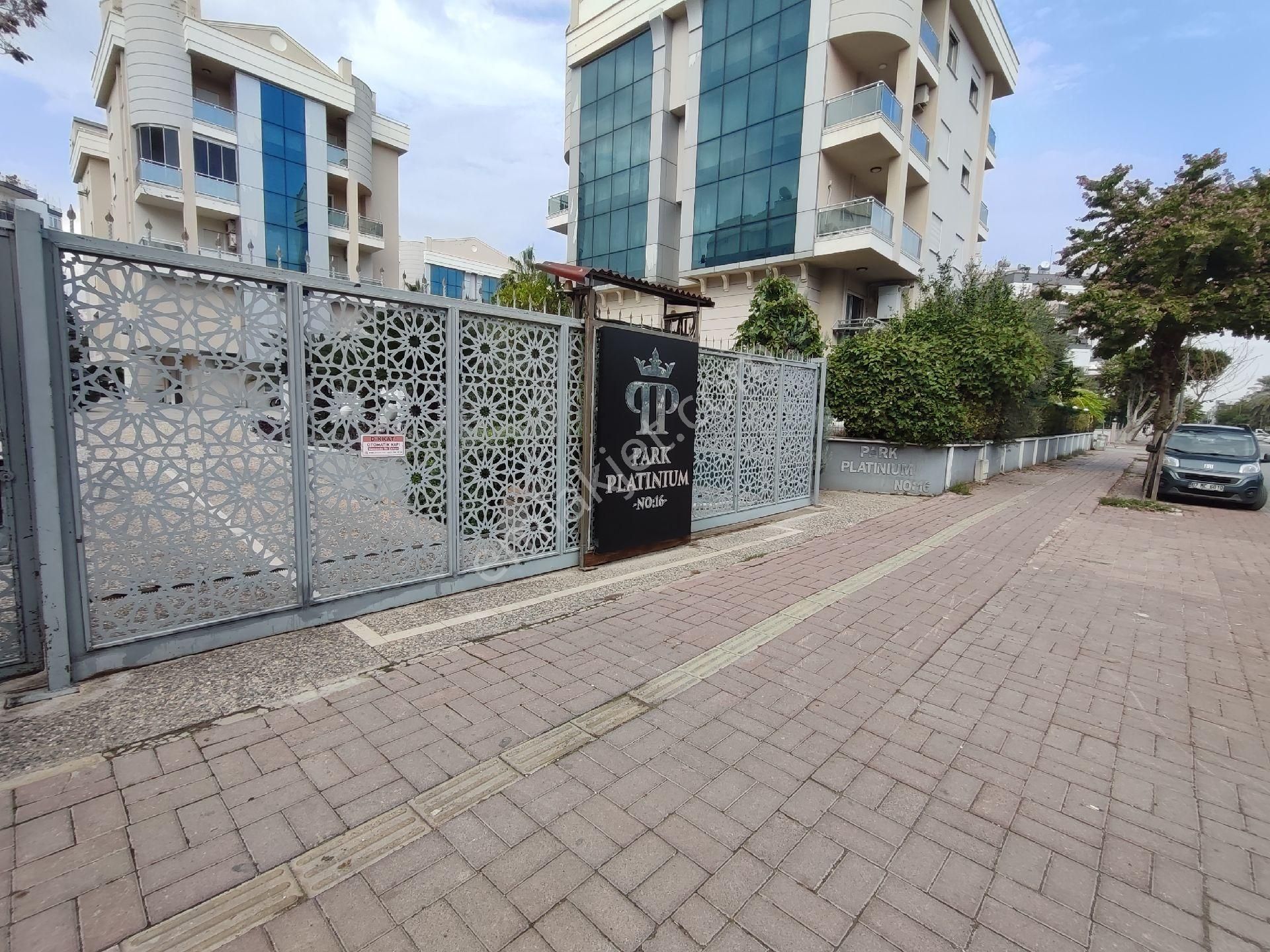 Konyaaltı Liman Mahallesi'nde Havuzlu Sitede Lüks Eşyalı 2+1 Bahçe Katı Daire - Görsel 6