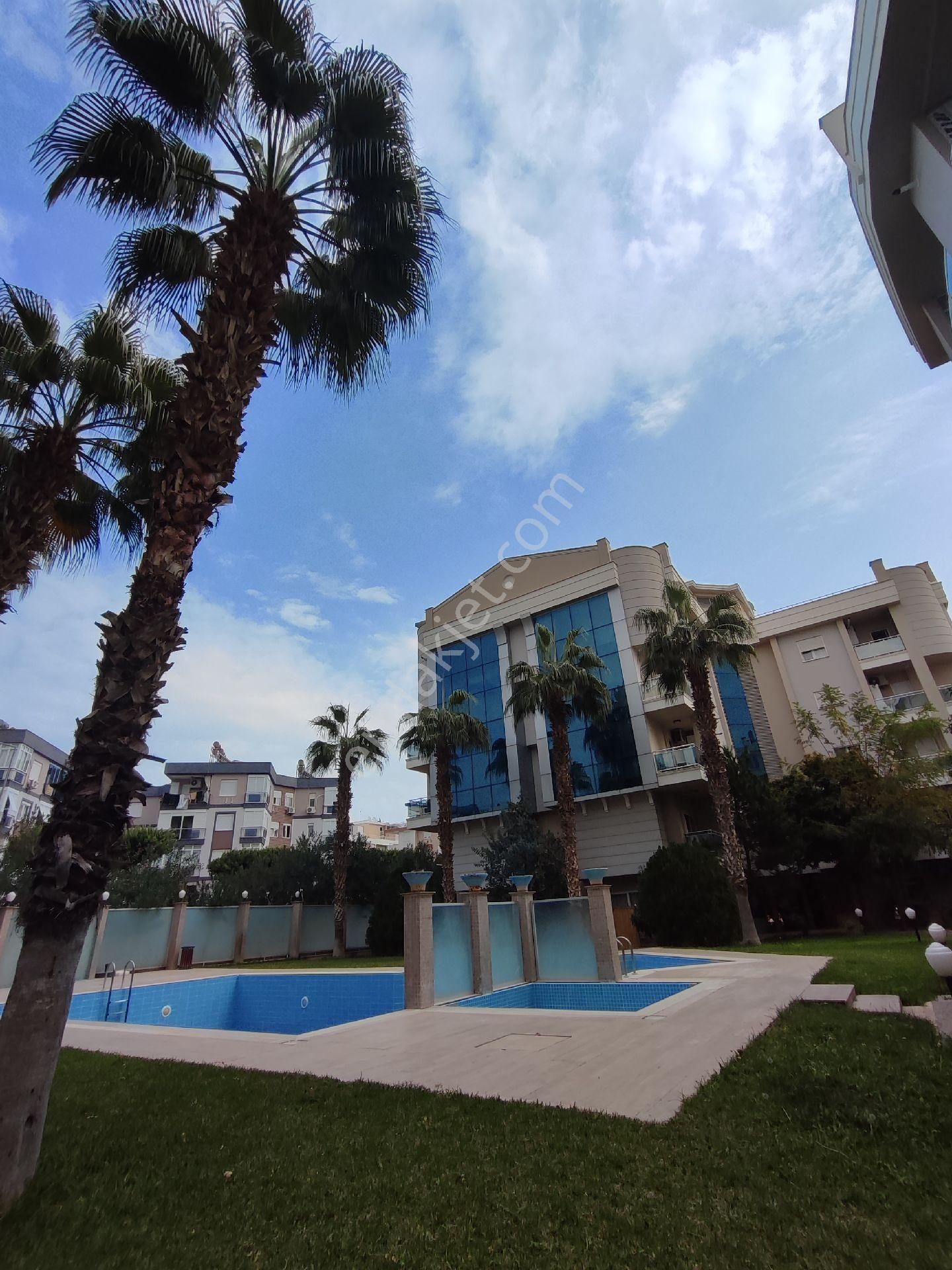 Konyaaltı Liman Mahallesi'nde Havuzlu Sitede Lüks Eşyalı 2+1 Bahçe Katı Daire - Görsel 14