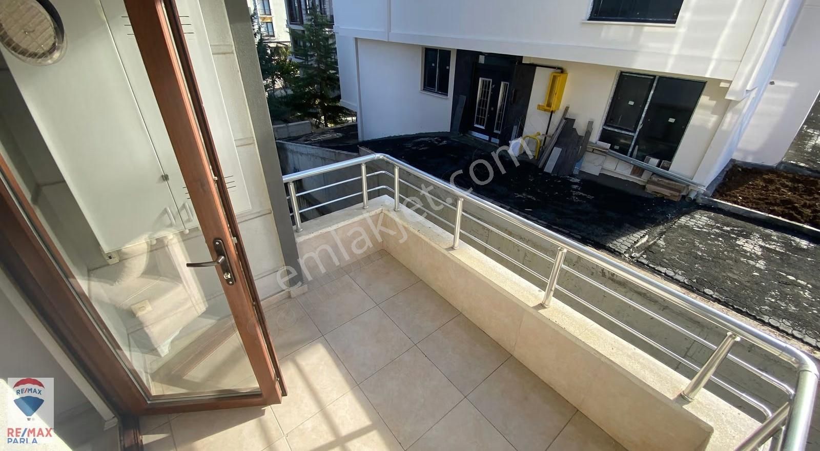 Körfez'de, Merkezi Konumda Yokuşsuz, Eşyalı 1+1 Fırsat Daire - Görsel 12