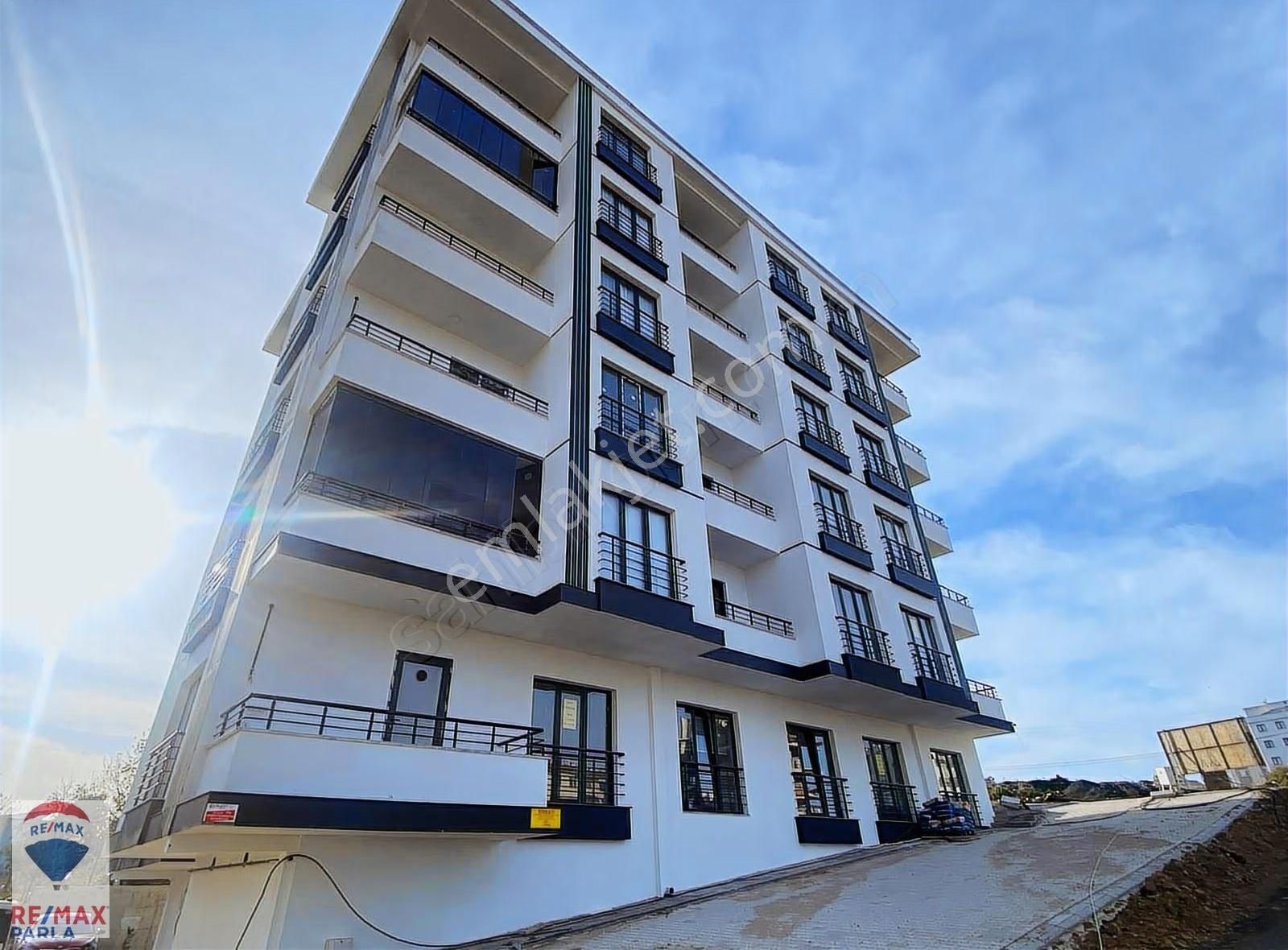 Körfez'de Deniz Manzaralı 1+1 Daire Fırsatı - Görsel 2