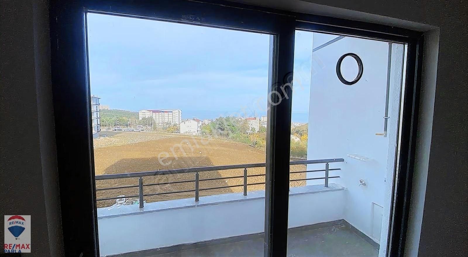 Körfez'de Deniz Manzaralı 1+1 Daire Fırsatı