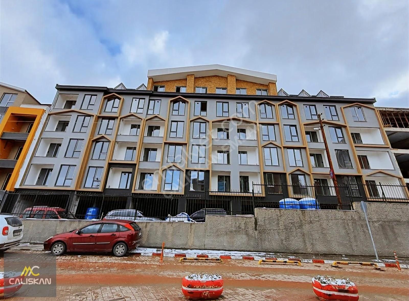 Üniversite Hast. Karşısı Yüksek Kira Getirili Satılık 1+1 Daire