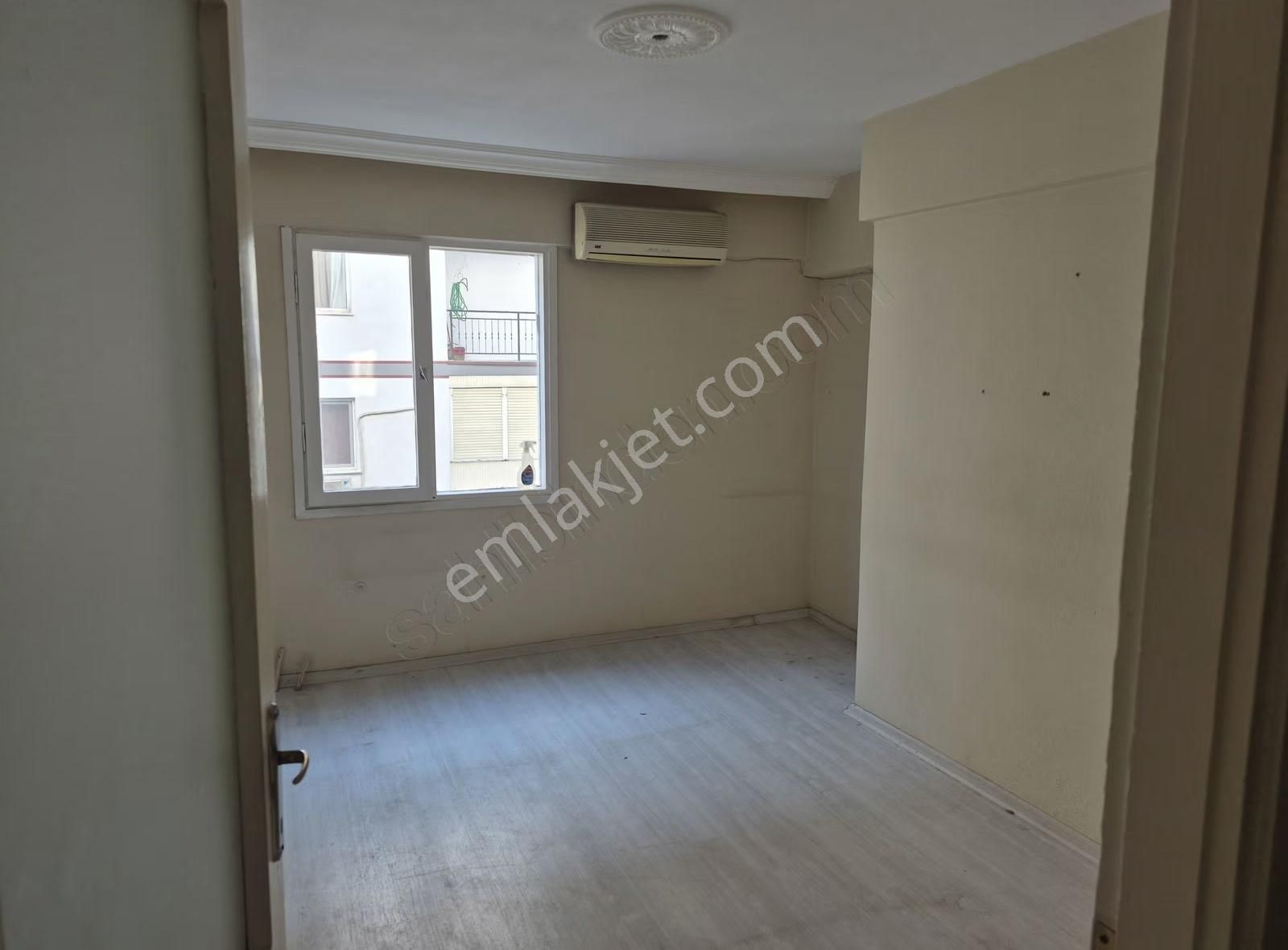 Bornova Erzenede Satılık 3+1 Boş Daire Merkezi Konumda