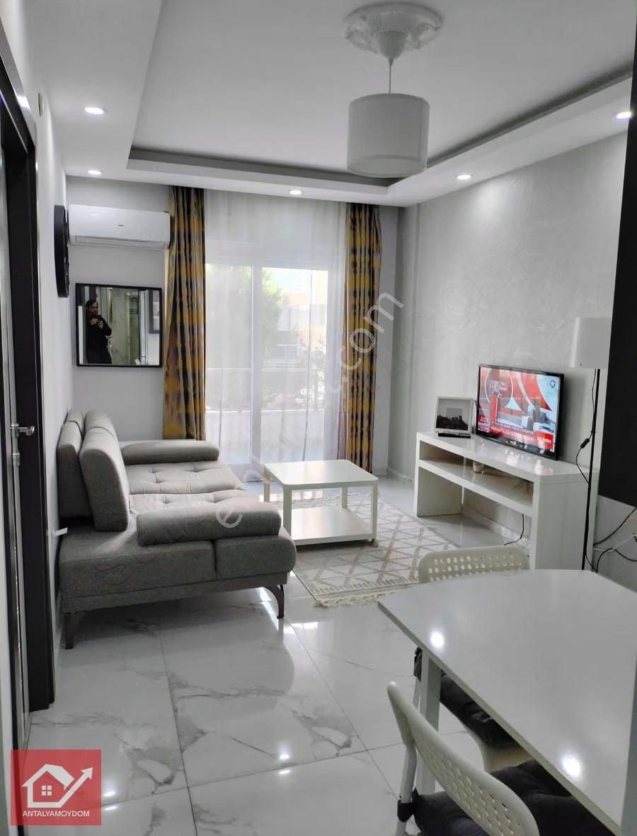 Konyaaltı Hurma Mahallesinde Havuzlu Yüksek Giriş 1+1