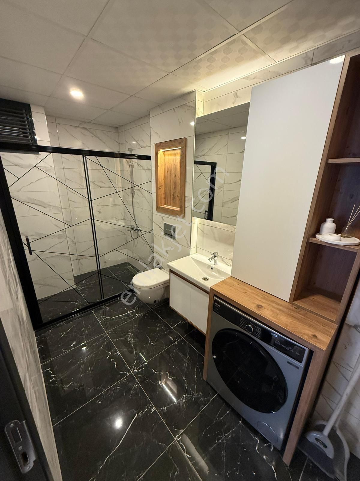 Kuşadası Garaj Arkasi 3+1 Satılık Lüks Daire - Görsel 11