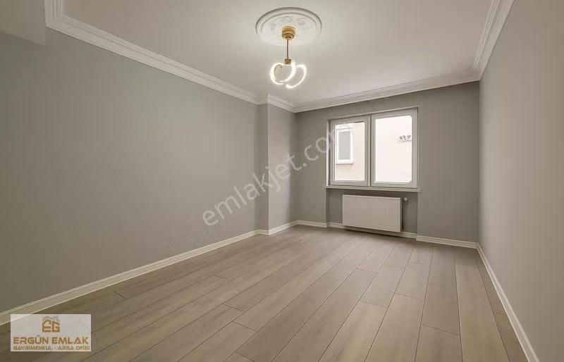 Bahçeşehir Lokasyonunda 2+1 Geniş Cadde Üstü Daire - Görsel 8