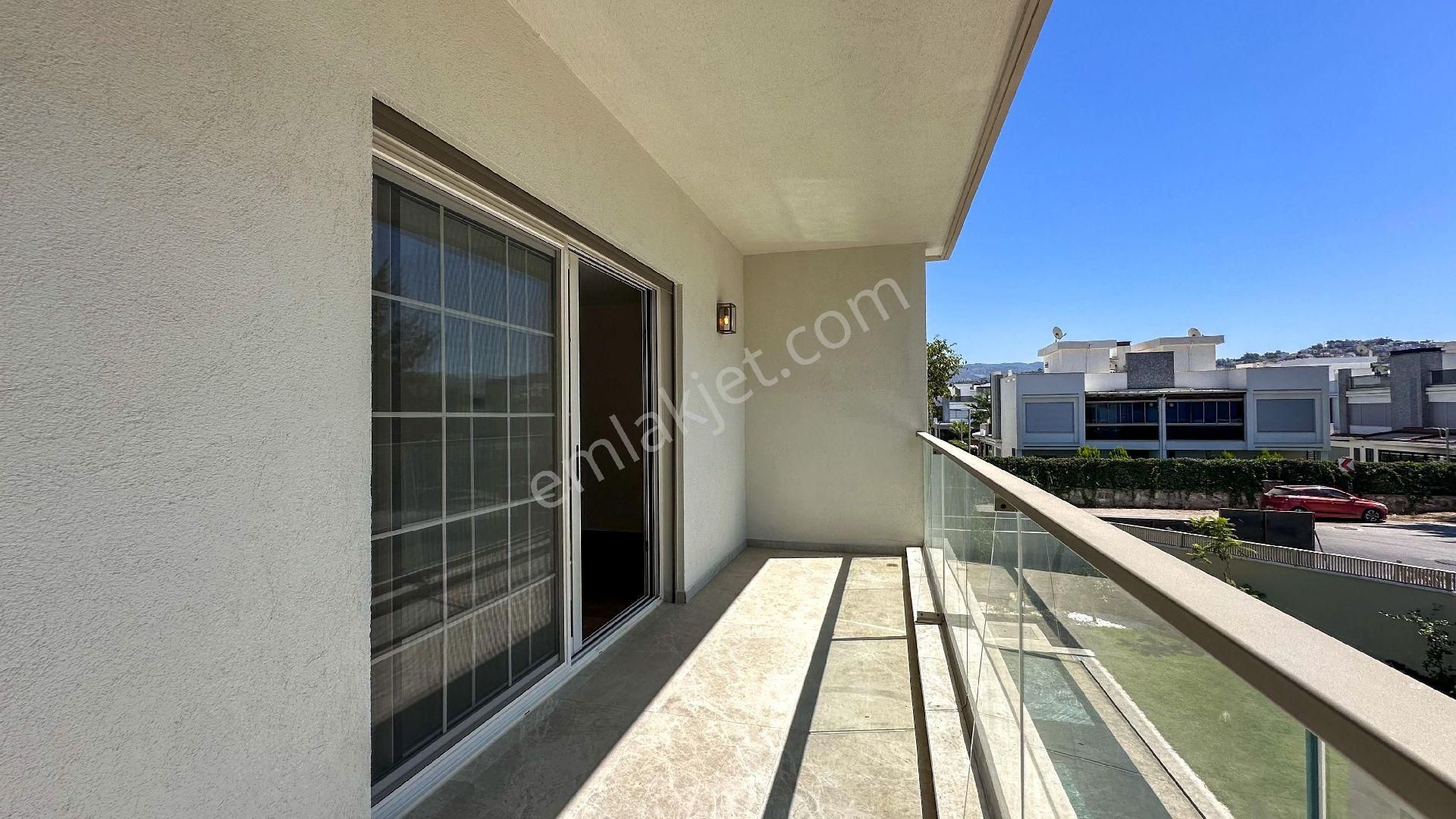 Kuşadası Deniz Manzaralı Tek Mustakil 3+2 Özel Havuzlu Satılık Villa - Görsel 25