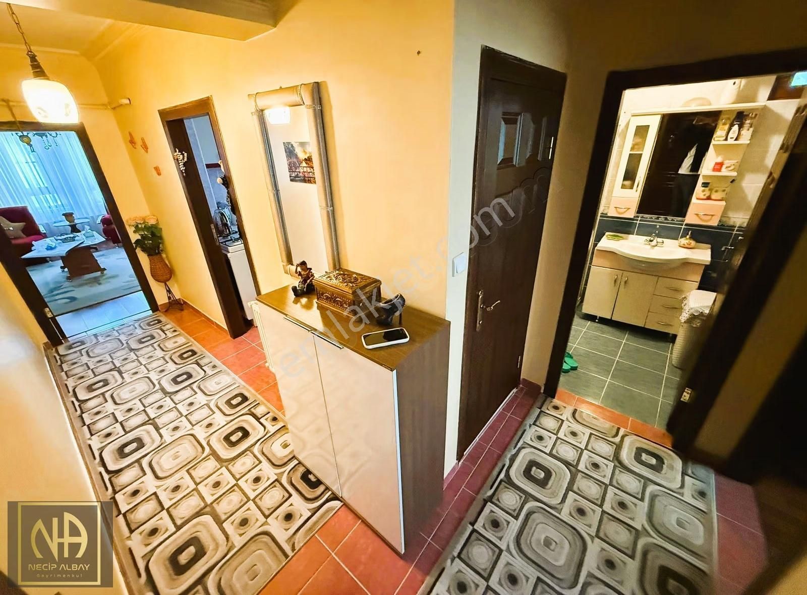 Esertepe'de Cadde Üzeri Ara Kat Ön Cephe Bağımsız 2+1 Satılık - Görsel 3