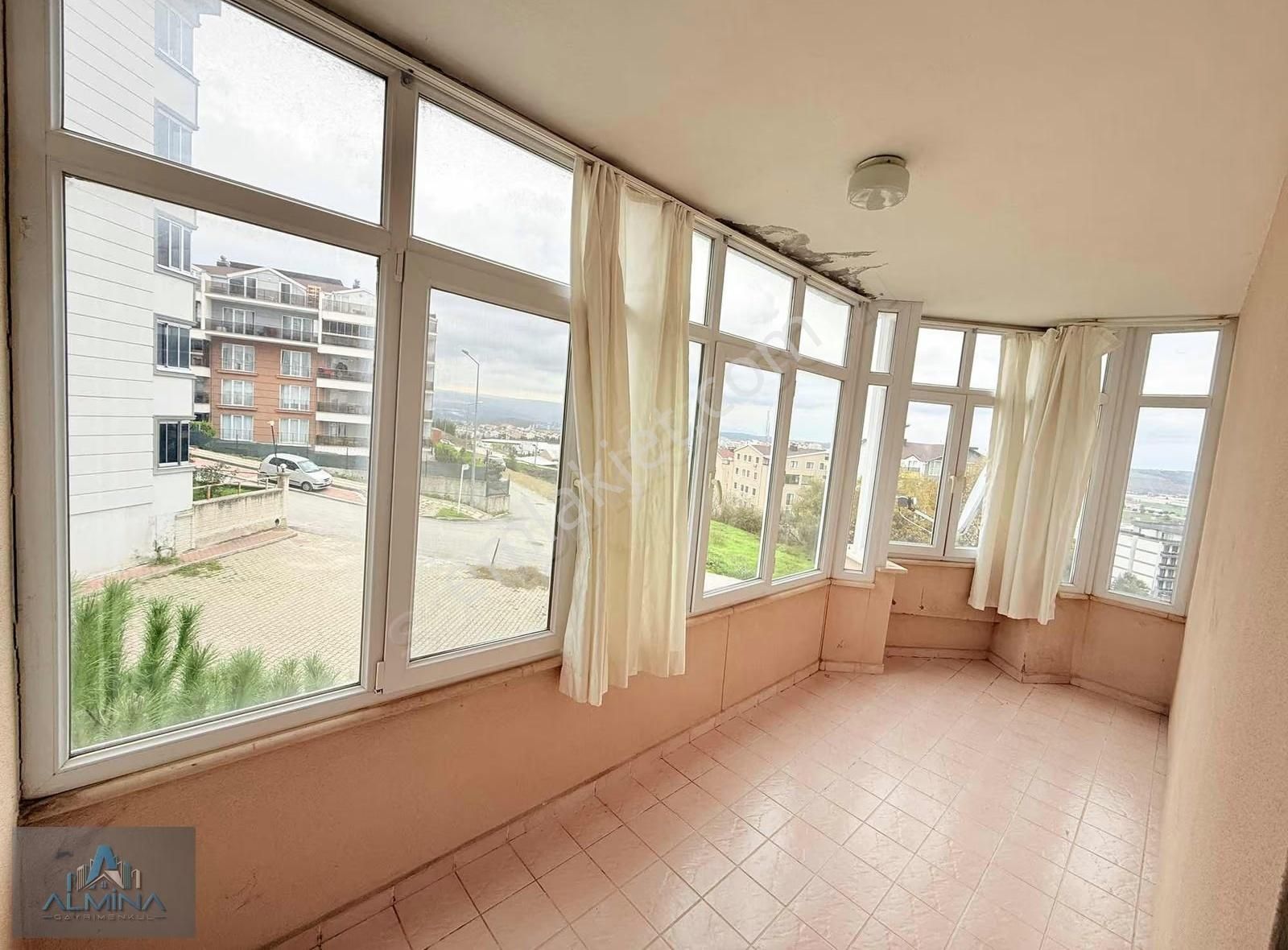 Almina'dan Görükle Aile Sitesinde Geniş M2 Kiralık 3+1 Daire - Görsel 3