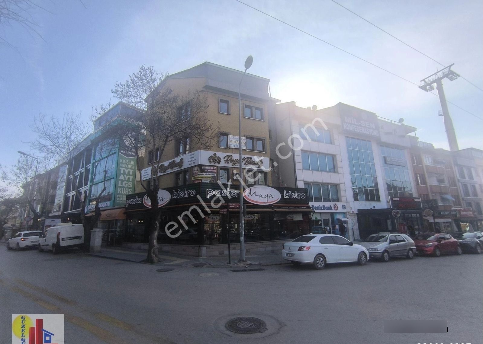 Yenimahallede Köşe Başında Işıl Işıl Ofis