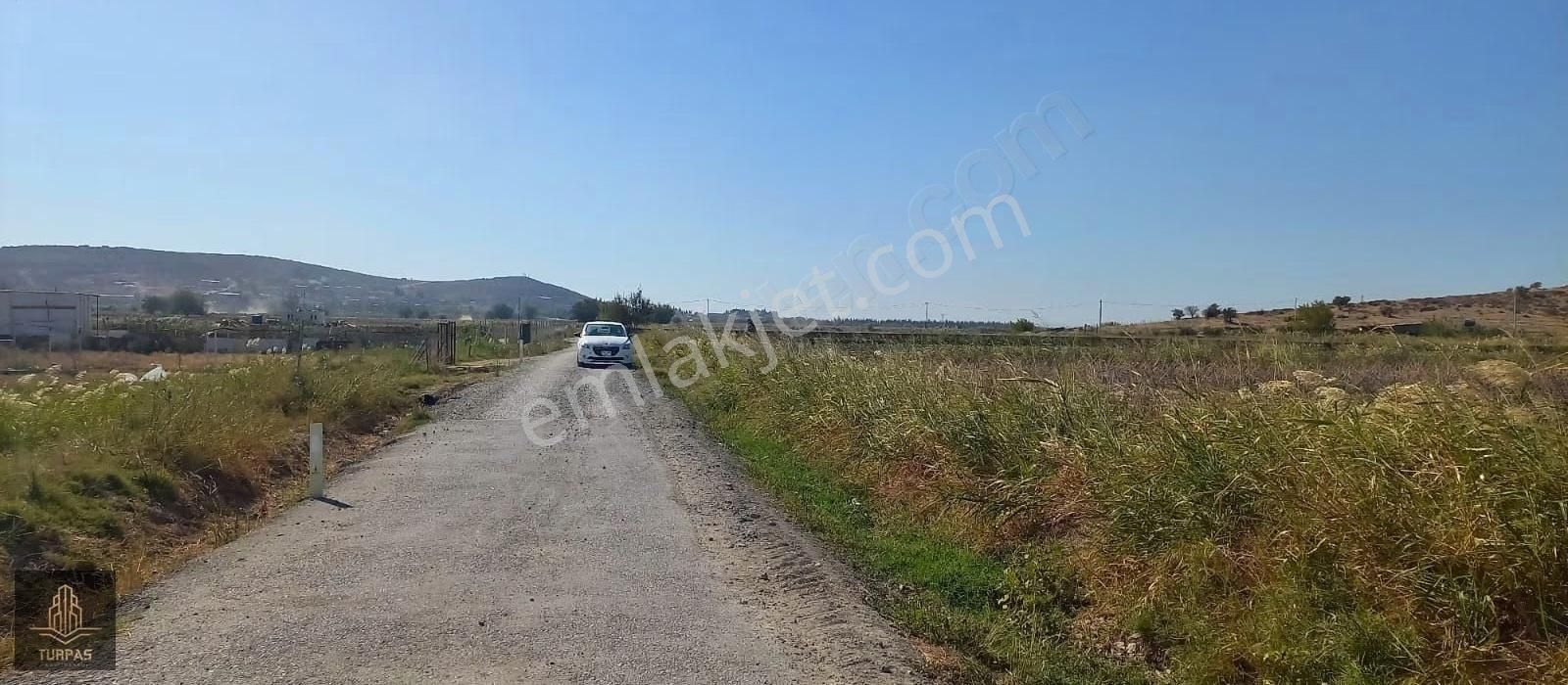 Foça Gerenköy'de Köye Yakın Asvalt Yol Cephelı Elektirik Yakın - Görsel 10