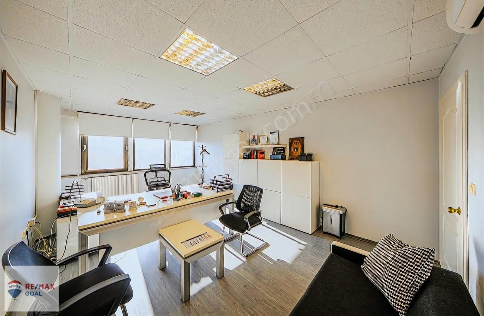 Karaköy Kemeraltı'nda Tramvay Hattı Üstü Hazır Kiralık Ofis Katı - Görsel 32