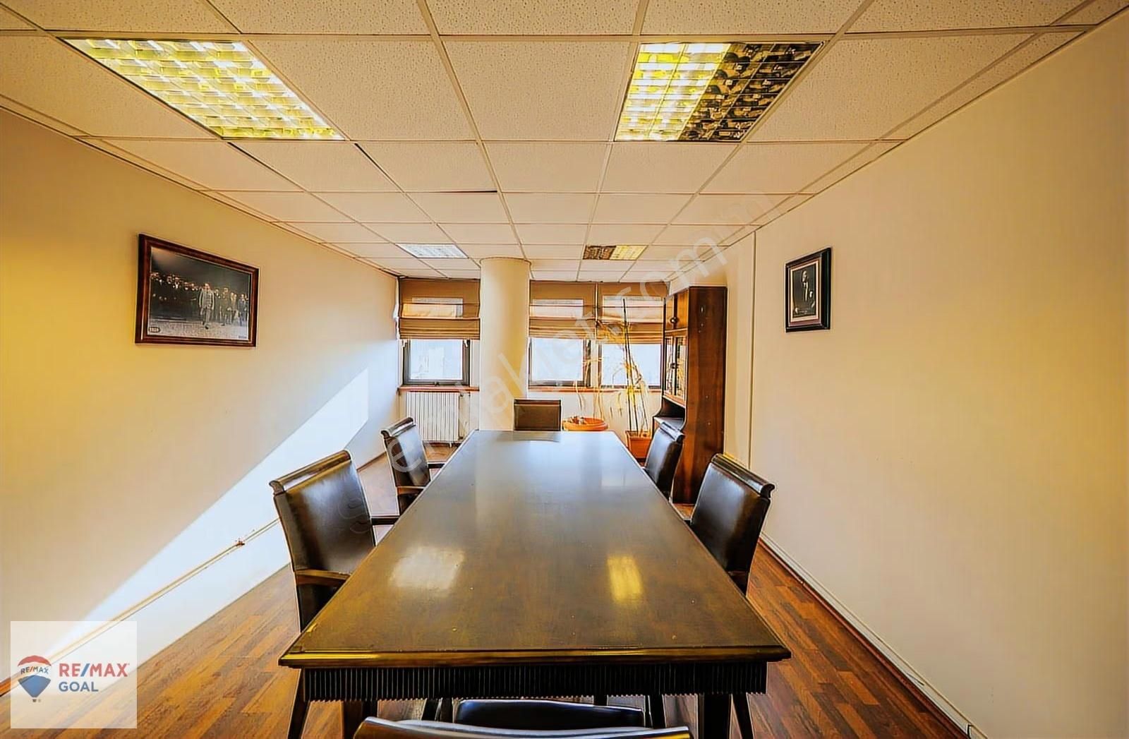 Karaköy Kemeraltı'nda Tramvay Hattı Üstü Hazır Kiralık Ofis Katı - Görsel 14