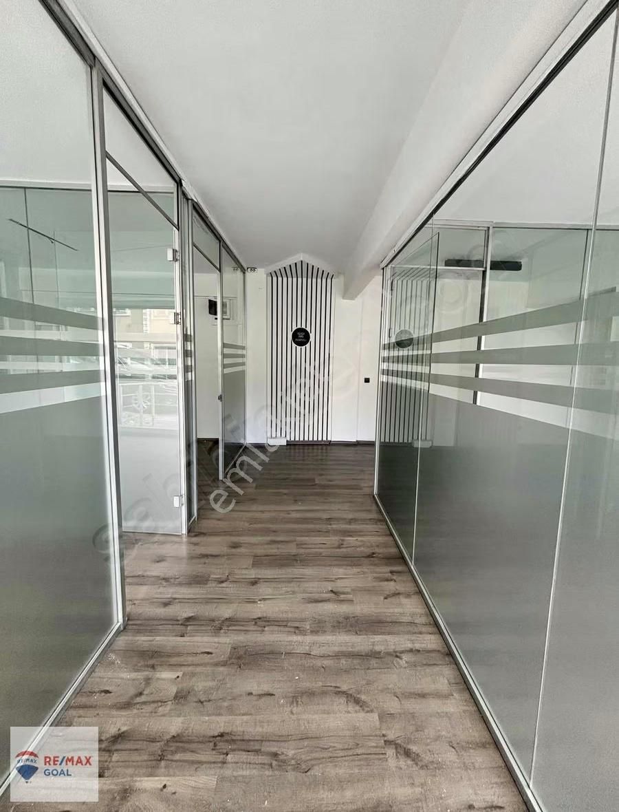 Koşuyolu Caddesinde Ofis Ve Mağaza - Görsel 9
