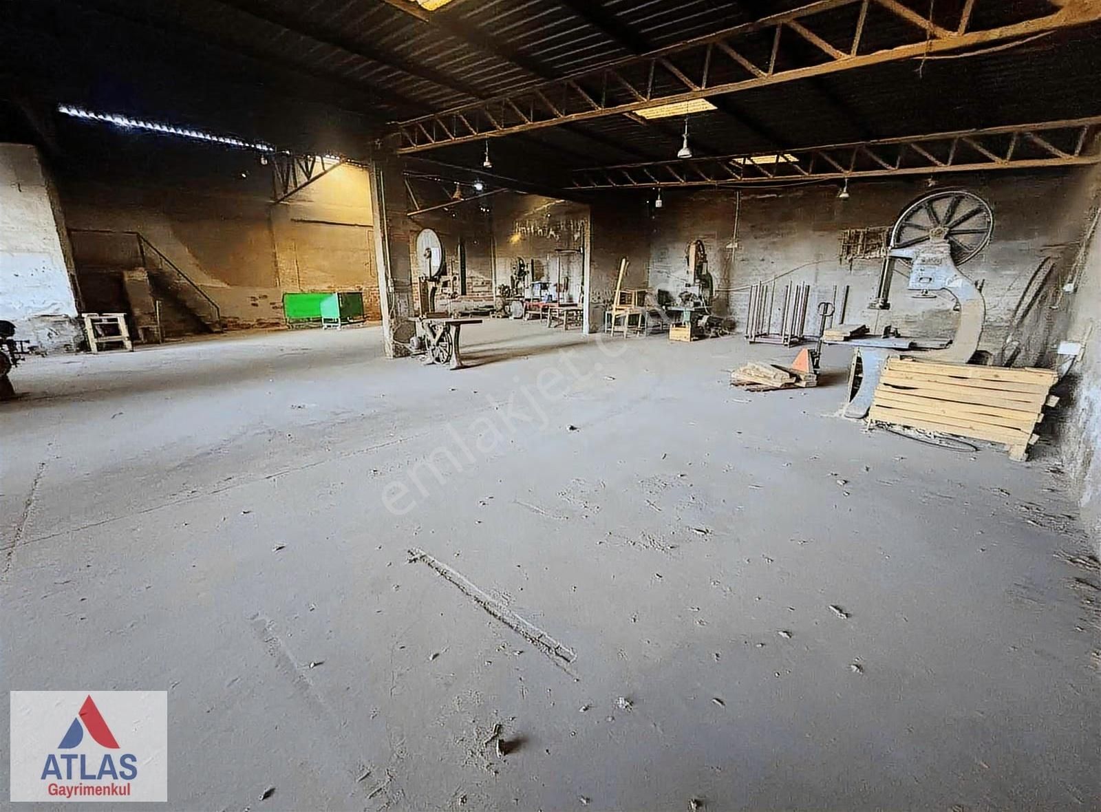 Turgutlu Koşukırı'nda Merkezi Konumda 800 M2 Kiralık İşyeri - Görsel 7