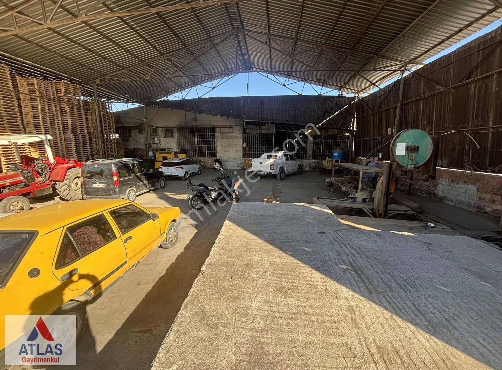 Turgutlu Koşukırı'nda Merkezi Konumda 800 M2 Kiralık İşyeri - Görsel 6