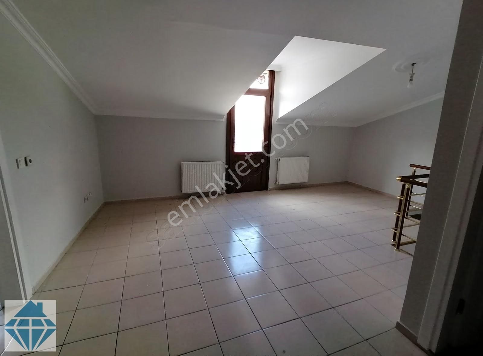 Çağlayan Teras Hotelin Yukarısında 220 M2 Manzaralı Ferah 3+2 - Görsel 3