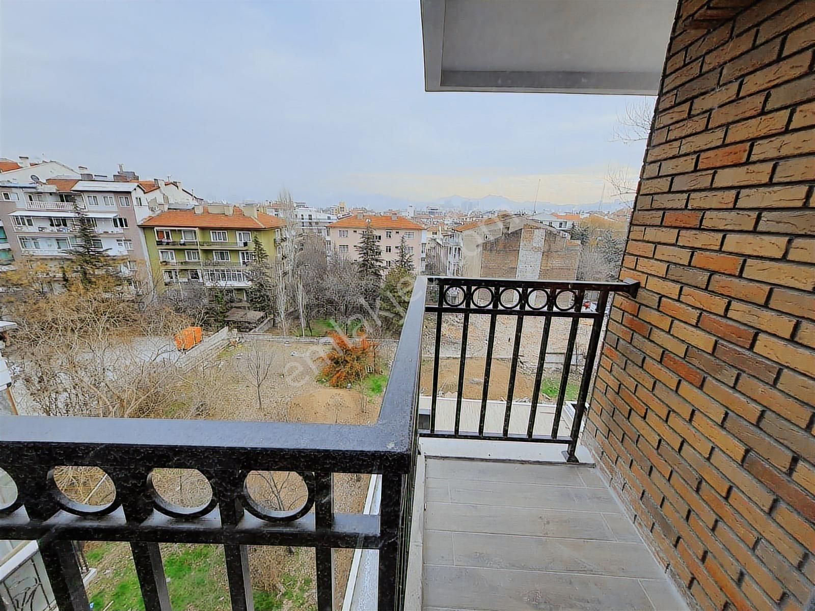 Arel'den Anıttepe Gençlik Cd.üstü Yeni Bina Kombili Dubleks 3+1 - Görsel 3