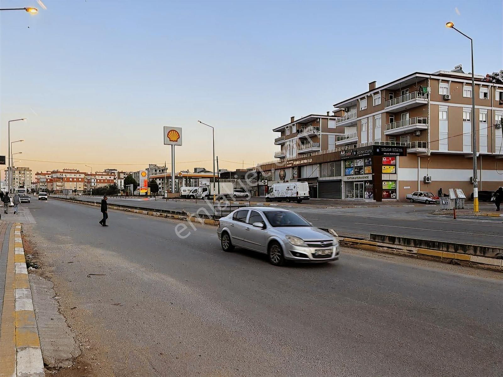 Hüsnü Karakaş'ta Satılık Cadde Üzeri Köşe Dükkan - Görsel 4