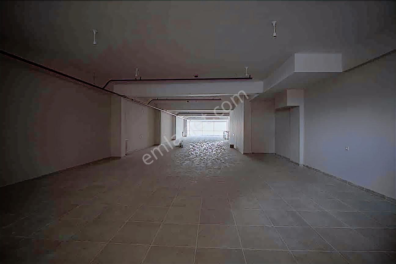 Hüsnü Karakaş'ta Satılık Cadde Üzeri Köşe Dükkan - Görsel 2