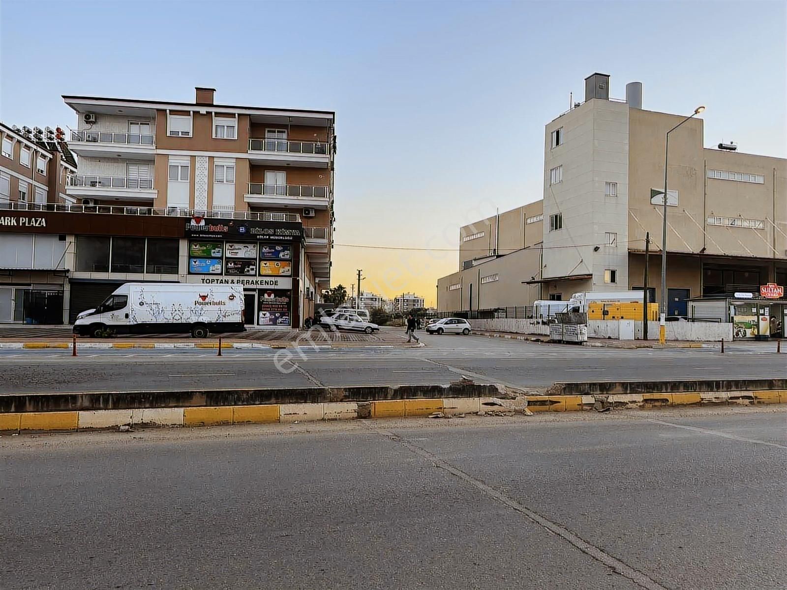 Hüsnü Karakaş'ta Satılık Cadde Üzeri Köşe Dükkan - Görsel 11