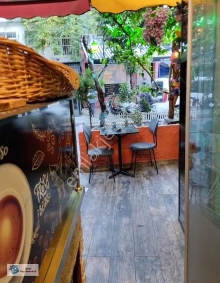 Mecidiyeköy Cadde Paraleli 25 M2 Büfe