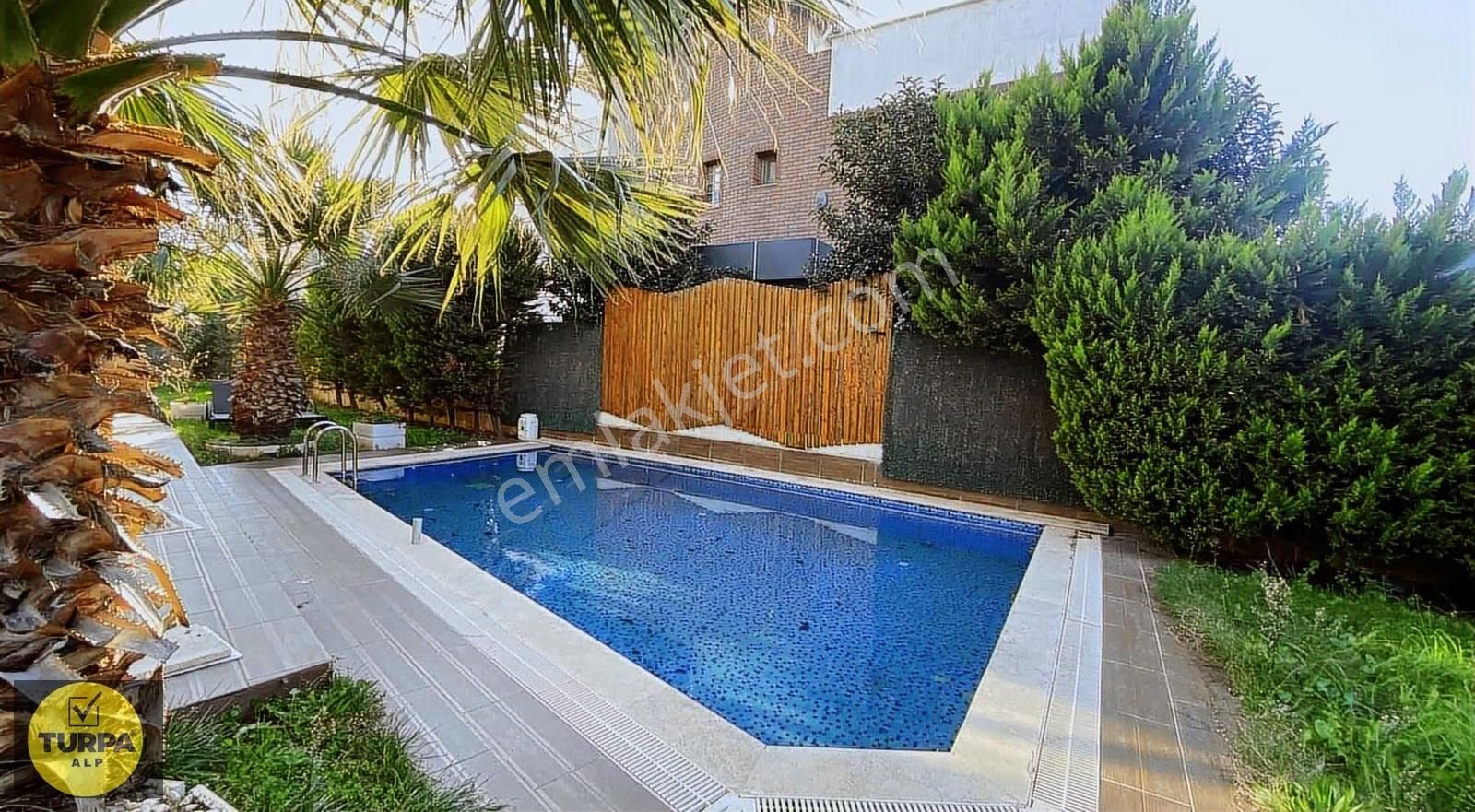 Saunalı,asansörlü,müstakil Havuzlu Satılık Fourleks Villa