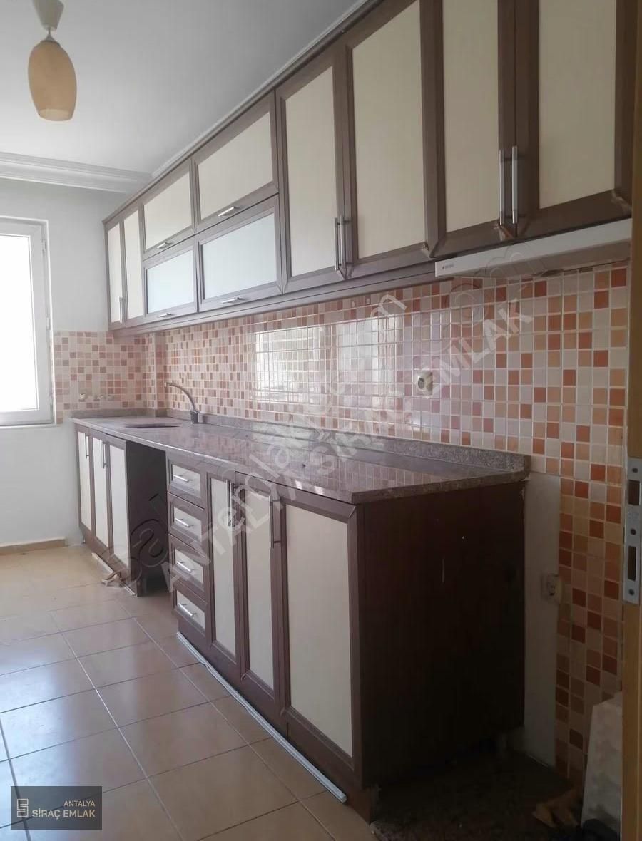 Dutlubahçe Mahallesinde Katta 2+1 Kiralık Daire - Görsel 3