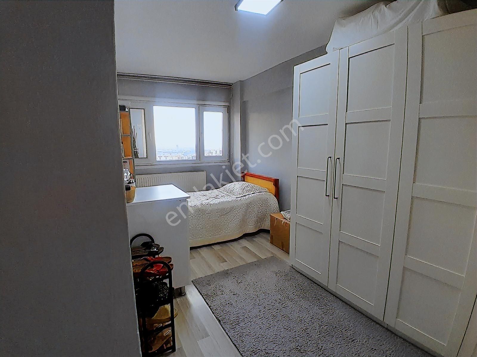 Karabağlar Vatan Mahallesi Deniz Manzaralı Tadilatlı Satılık 3+1 - Görsel 11