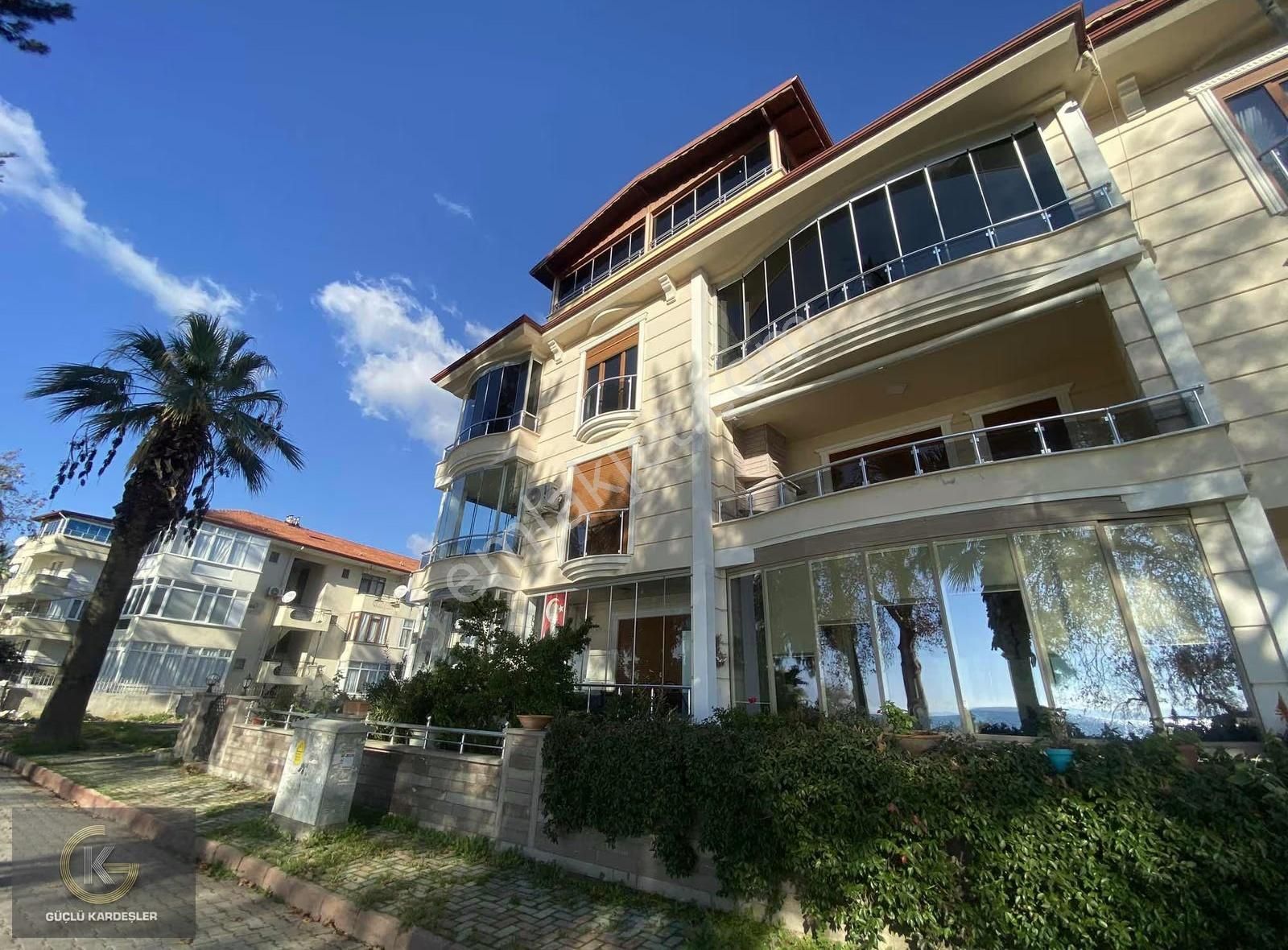 Güçlü Kardeşler Denize Sıfır Full Deniz Manzaralı 3+1 Dubleks