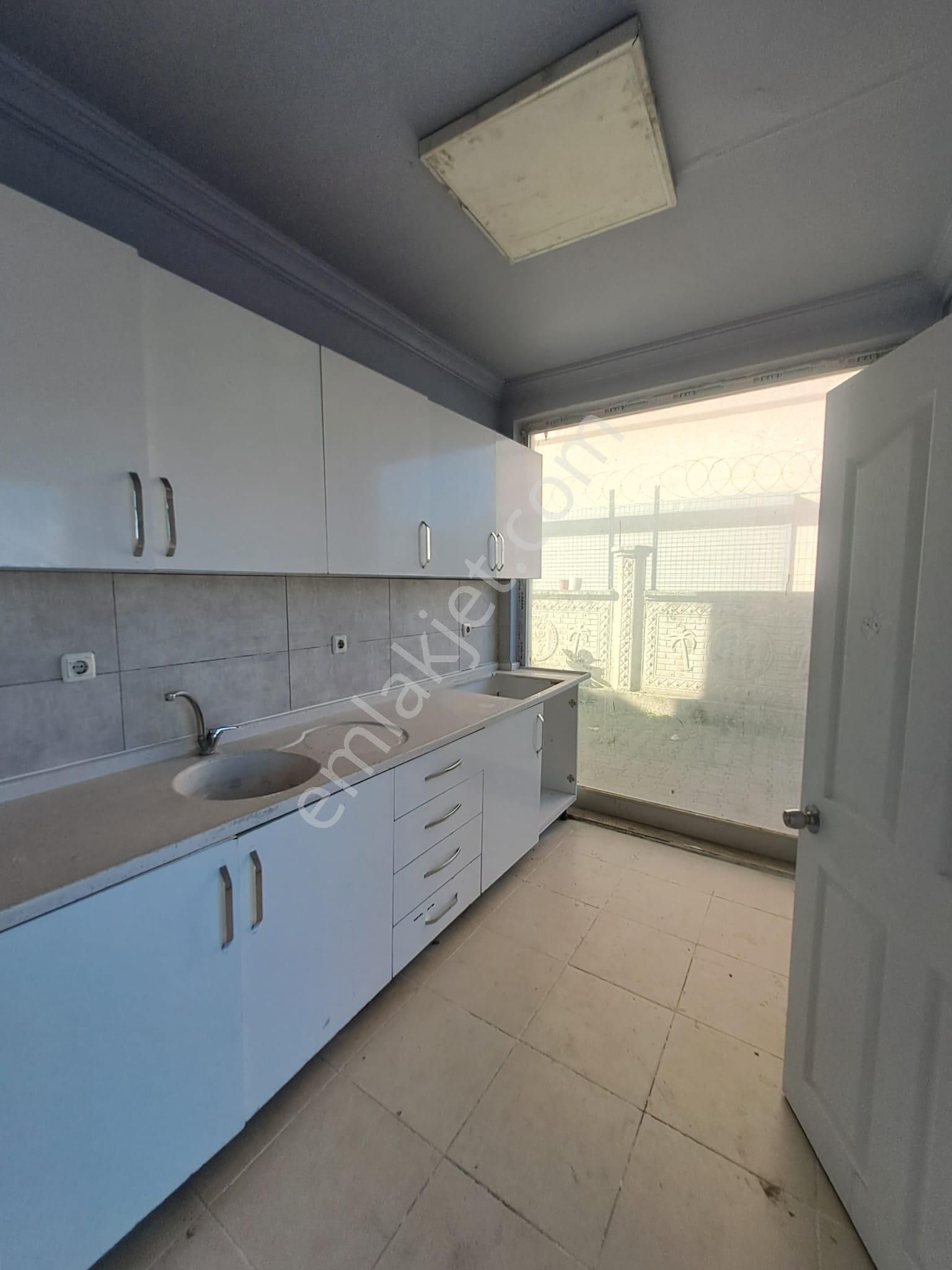 Re/max Advantage'den Panayır'da 3 Cepheli Köşe Kiralık Dükkan - Görsel 11