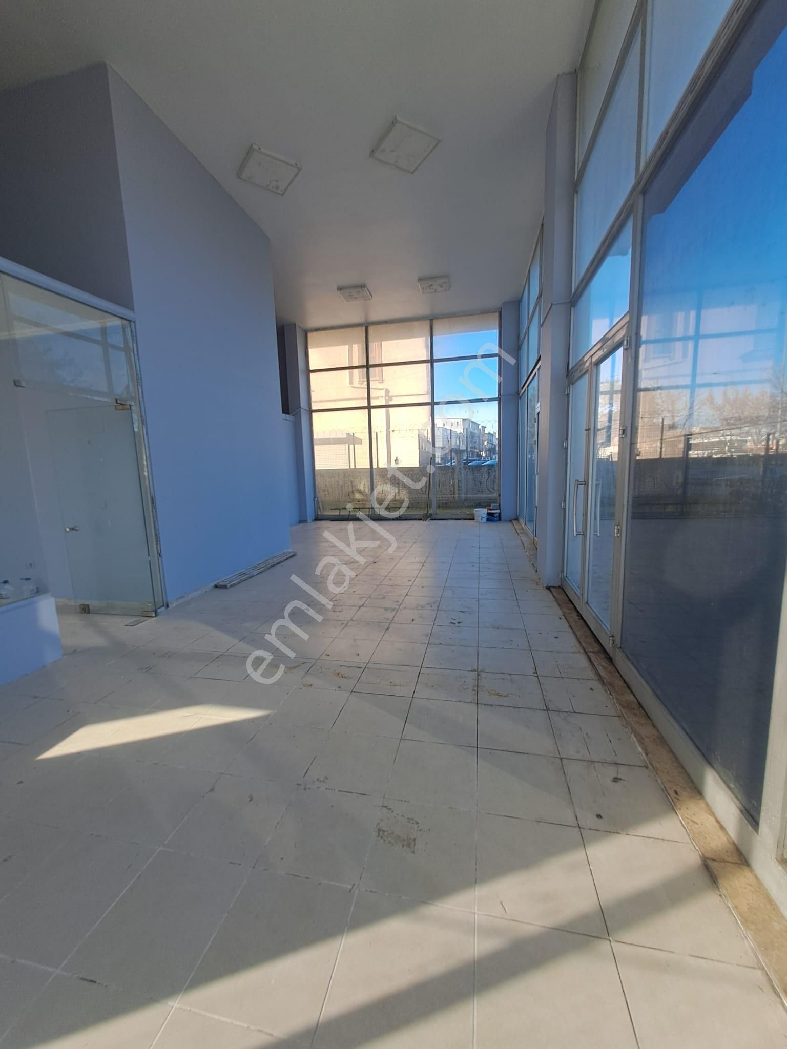 Re/max Advantage'den Panayır'da 3 Cepheli Köşe Kiralık Dükkan - Görsel 4