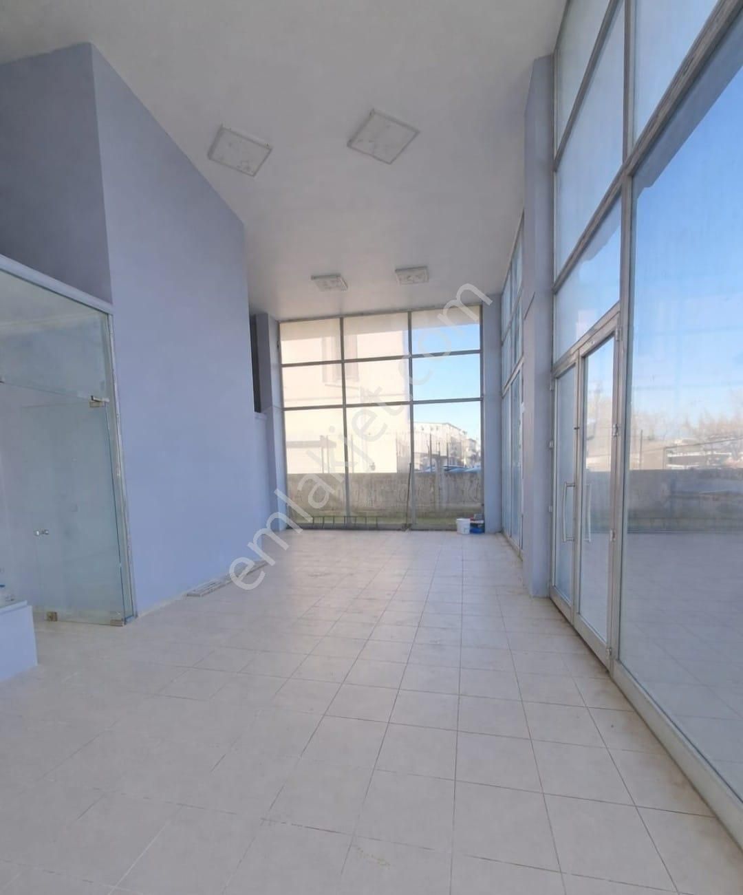 Re/max Advantage'den Panayır'da 3 Cepheli Köşe Kiralık Dükkan - Görsel 3