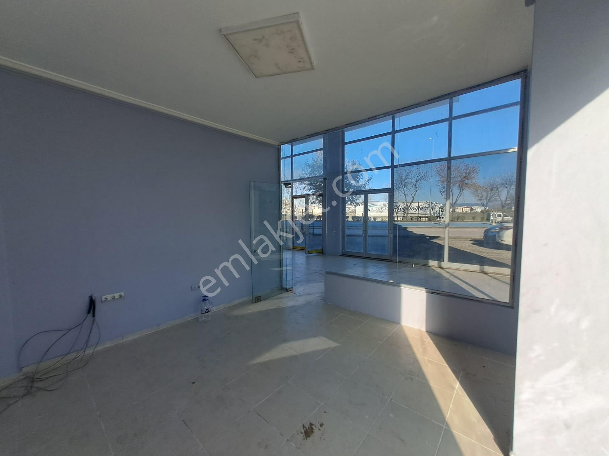 Re/max Advantage'den Panayır'da 3 Cepheli Köşe Kiralık Dükkan - Görsel 10