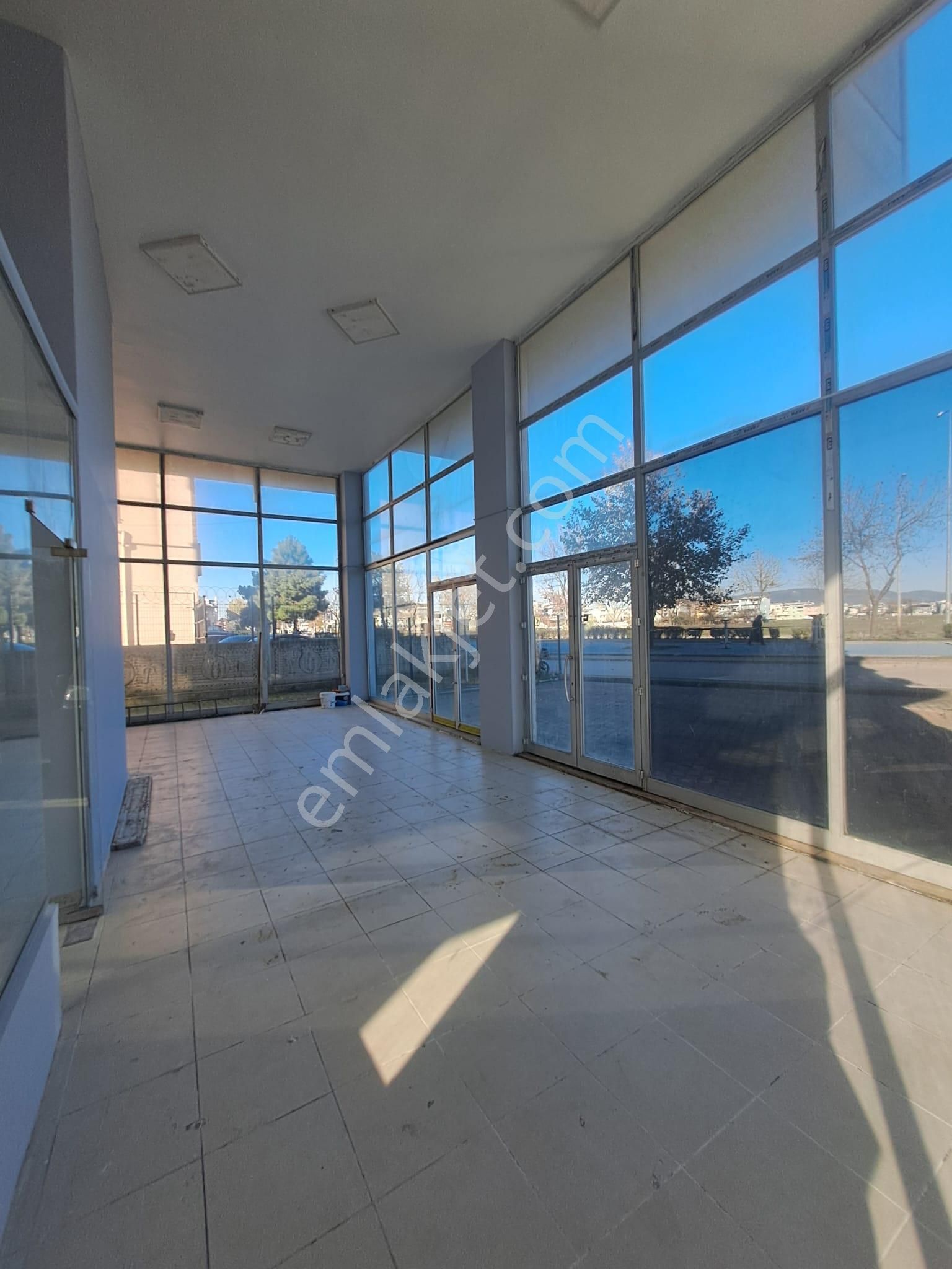 Re/max Advantage'den Panayır'da 3 Cepheli Köşe Kiralık Dükkan - Görsel 5