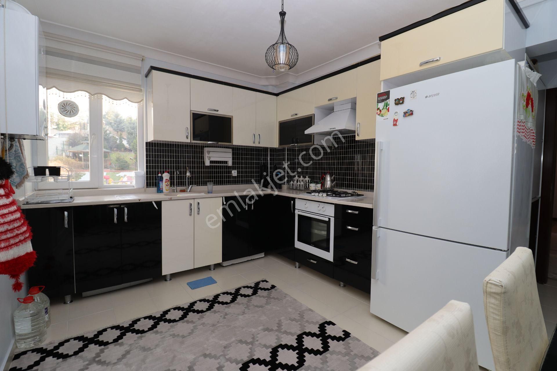 Akif'ten Etimesgut Süvari'de Royal Park Evlerinde Asansörlü Geniş 3+1 Satılık - Görsel 8