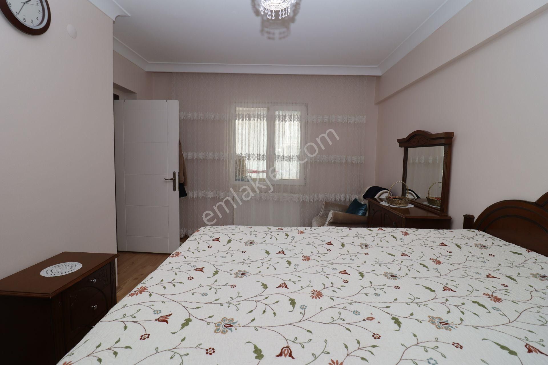 Akif'ten Etimesgut Süvari'de Royal Park Evlerinde Asansörlü Geniş 3+1 Satılık - Görsel 24