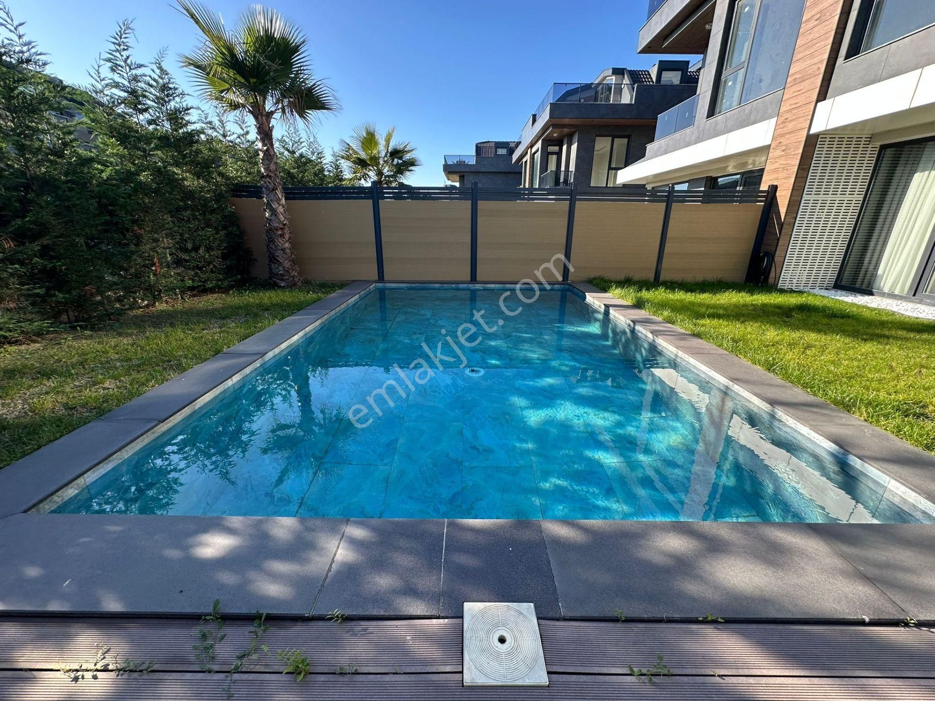 Beylikdüzü Gürpınar Da Site İçinde Triplex 7+2 Lüx Sıfır Villa - Görsel 26