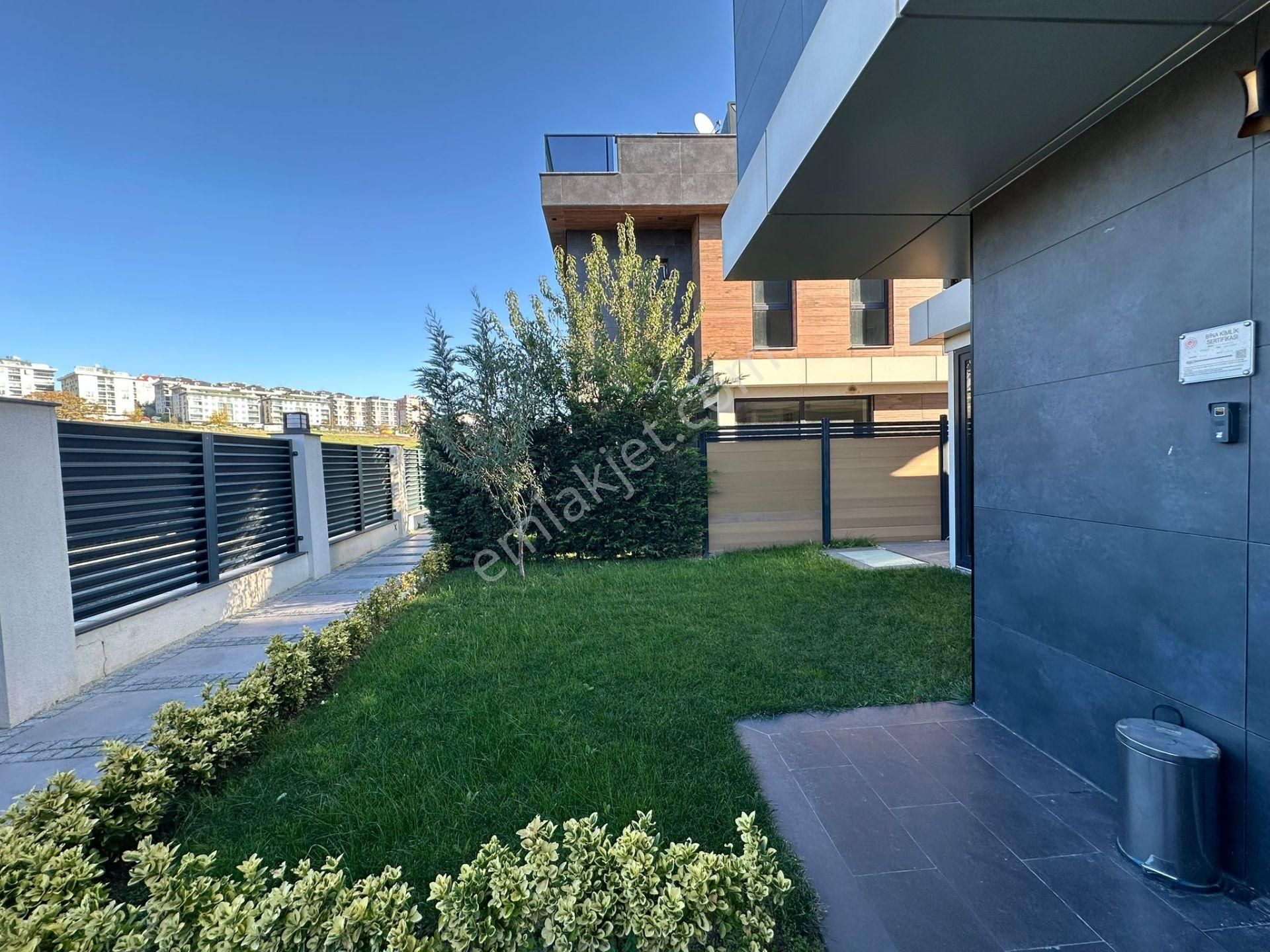 Beylikdüzü Gürpınar Da Site İçinde Triplex 7+2 Lüx Sıfır Villa - Görsel 29