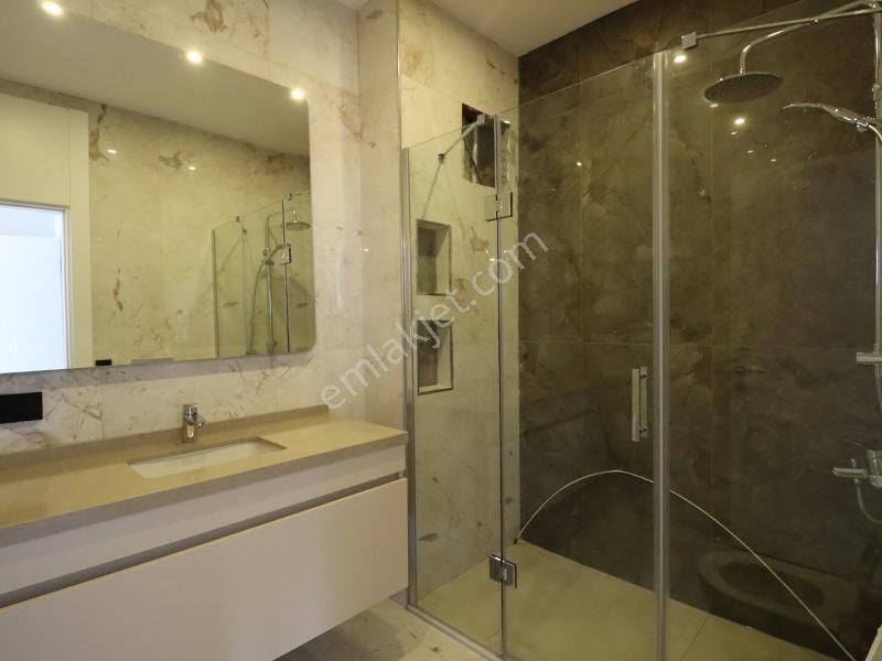 Beylikdüzü Gürpınar Da Site İçinde Triplex 7+2 Lüx Sıfır Villa - Görsel 10