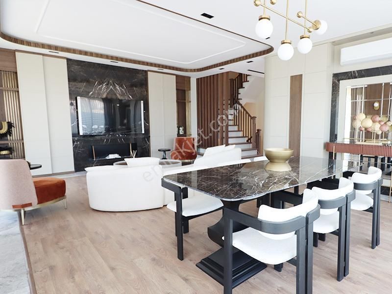 Beylikdüzü Gürpınar Da Site İçinde Triplex 7+2 Lüx Sıfır Villa - Görsel 6