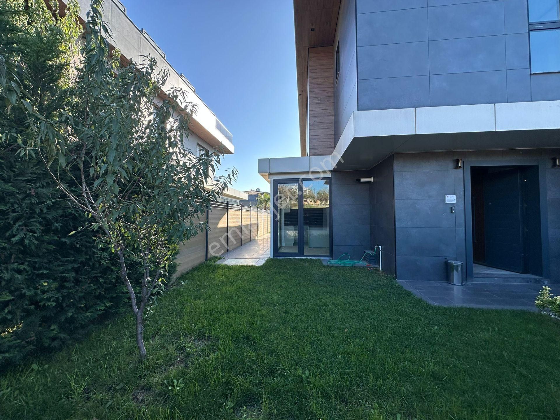 Beylikdüzü Gürpınar Da Site İçinde Triplex 7+2 Lüx Sıfır Villa - Görsel 5