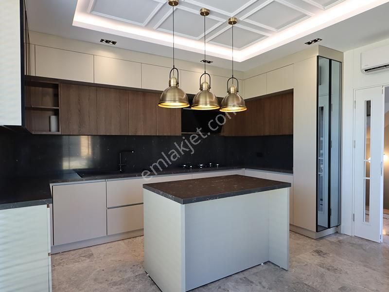 Beylikdüzü Gürpınar Da Site İçinde Triplex 7+2 Lüx Sıfır Villa - Görsel 9