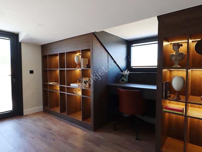 Beylikdüzü Gürpınar Da Site İçinde Triplex 7+2 Lüx Sıfır Villa - Görsel 15