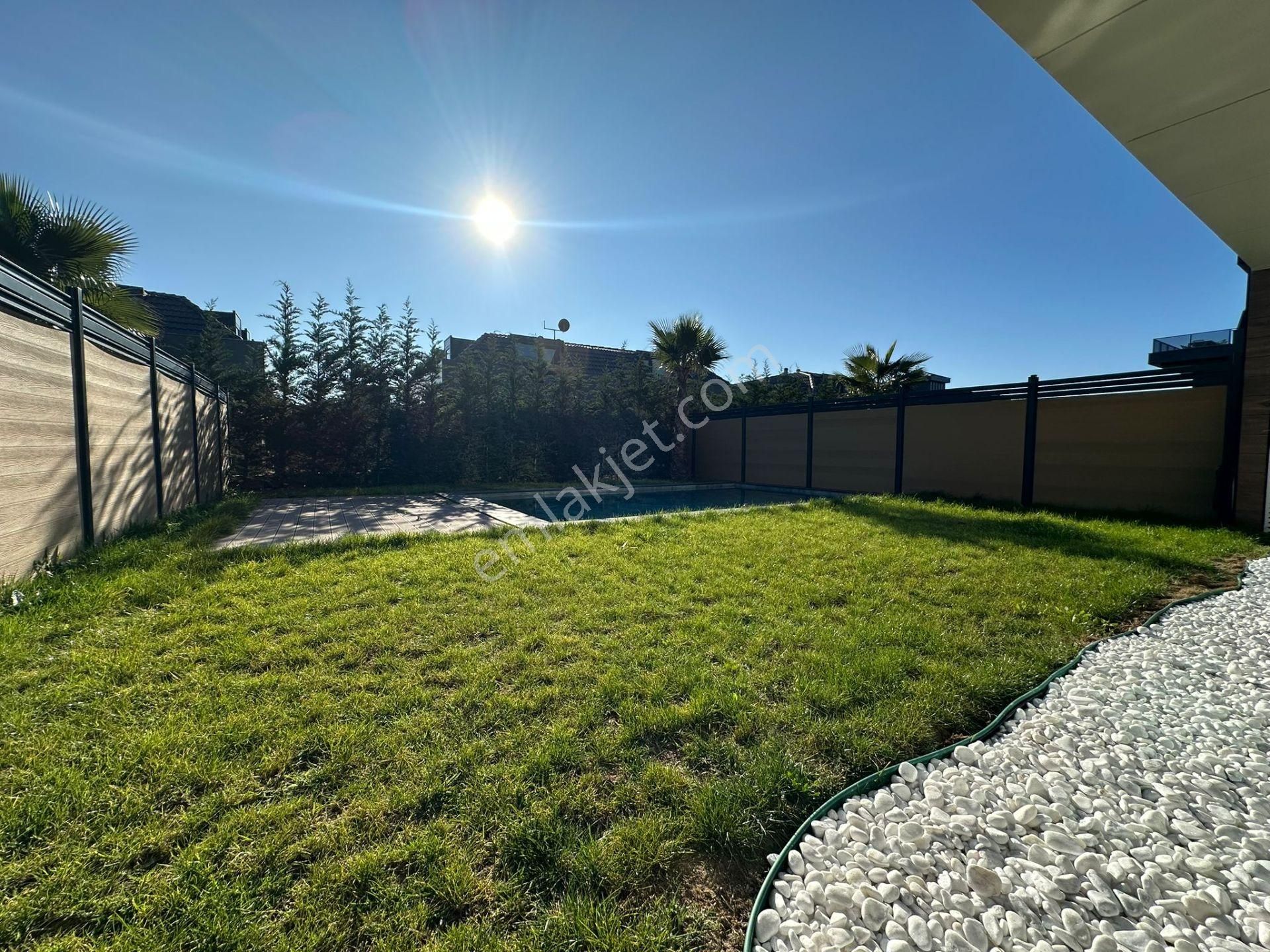 Beylikdüzü Gürpınar Da Site İçinde Triplex 7+2 Lüx Sıfır Villa - Görsel 17