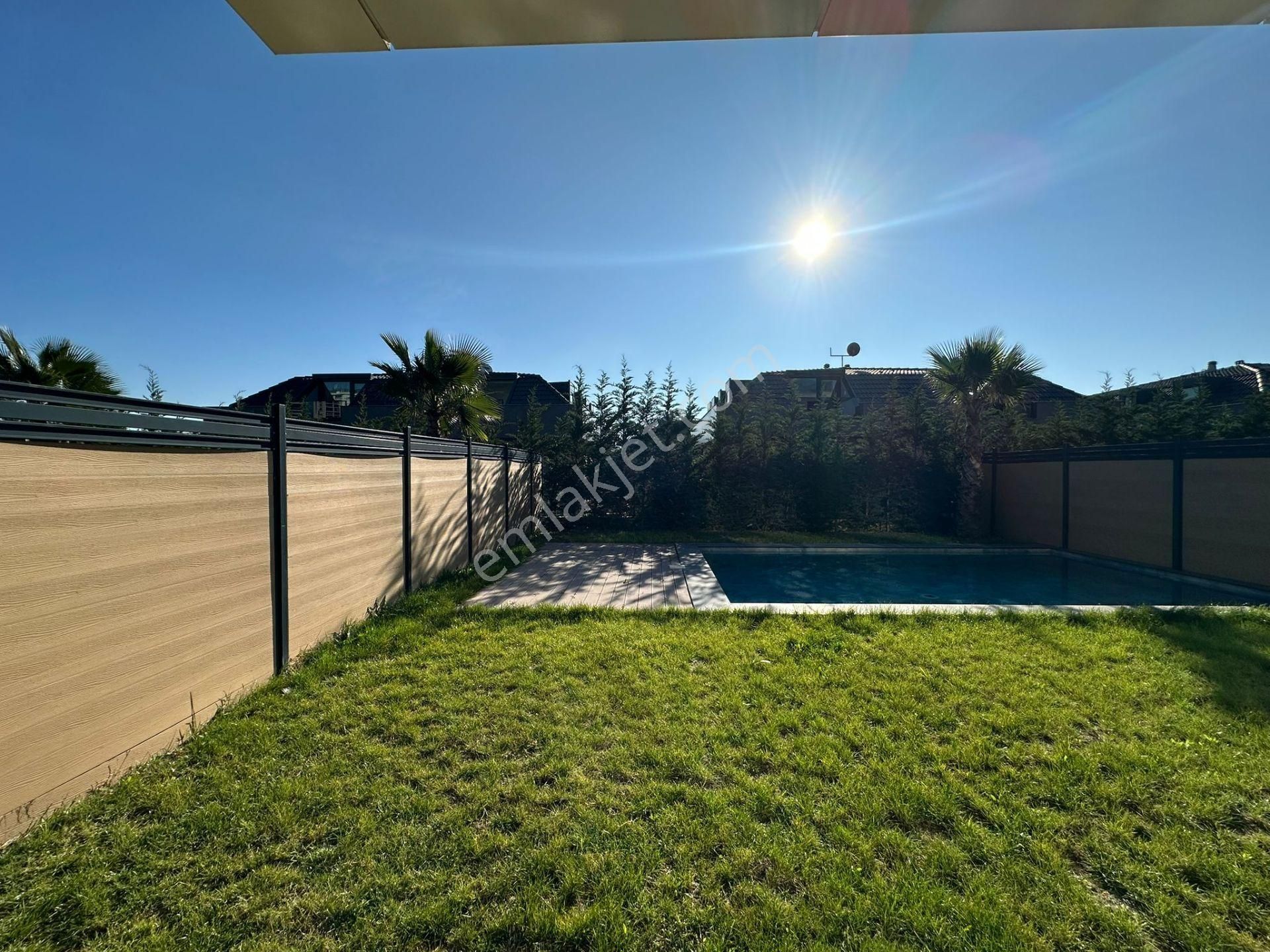 Beylikdüzü Gürpınar Da Site İçinde Triplex 7+2 Lüx Sıfır Villa - Görsel 28