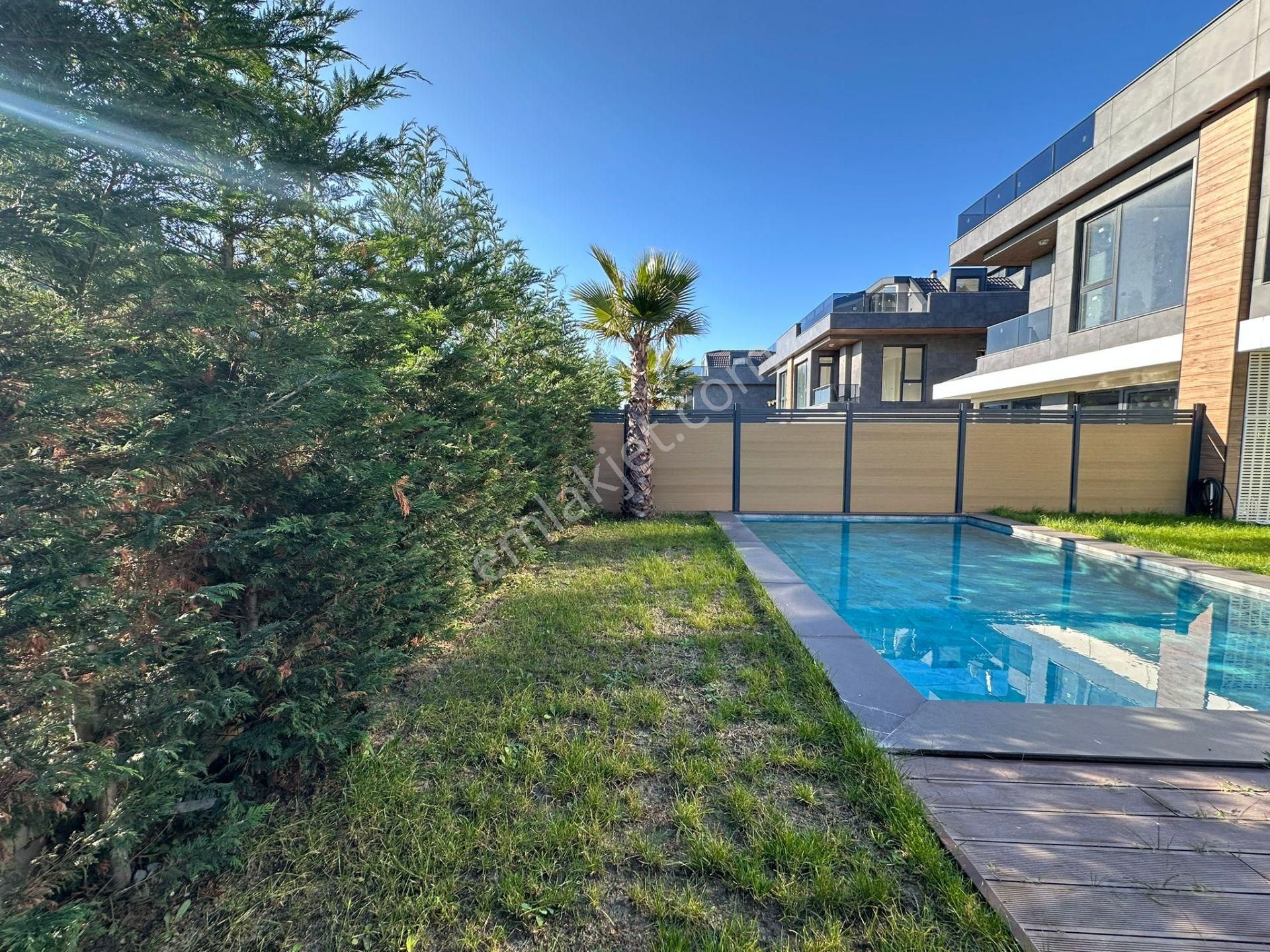 Beylikdüzü Gürpınar Da Site İçinde Triplex 7+2 Lüx Sıfır Villa - Görsel 24