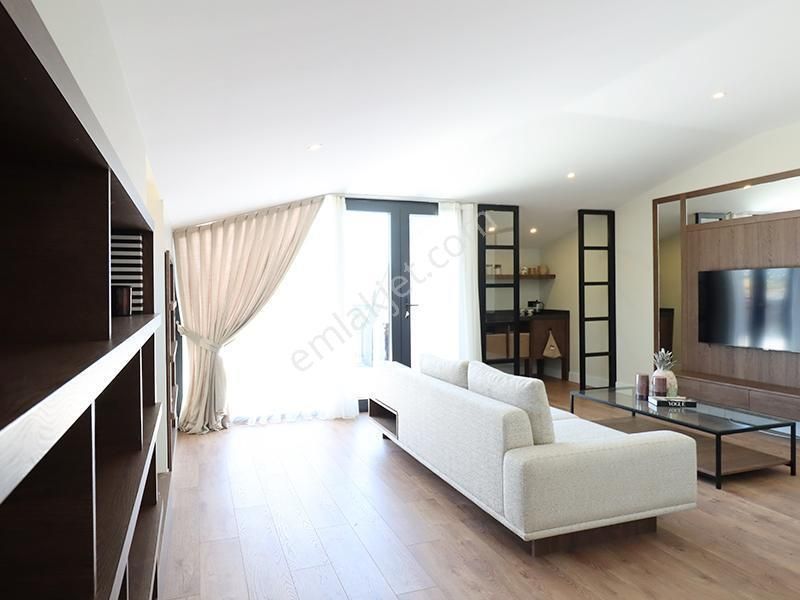 Beylikdüzü Gürpınar Da Site İçinde Triplex 7+2 Lüx Sıfır Villa - Görsel 11